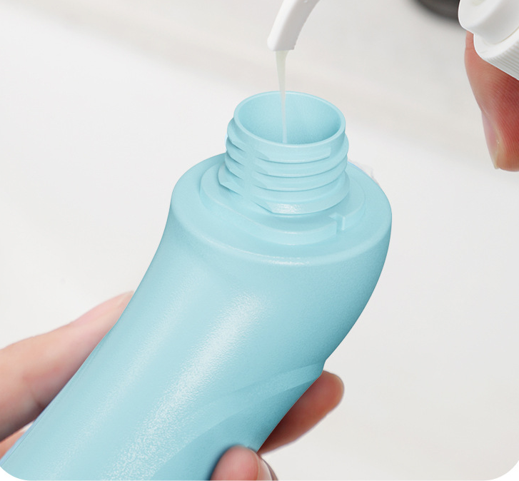 Handheld Pet Bath Brush for a Fun Grooming Experience